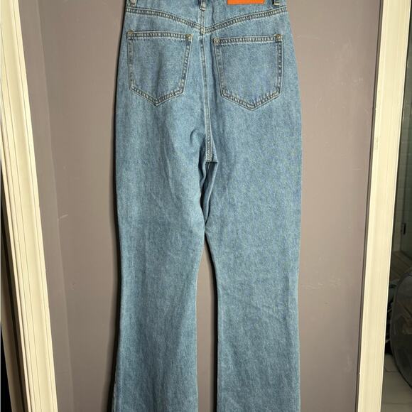 Princess Polly Medium Wash High Rise Flared Jeans With Frayed Hem Size 2 - Picture 5 of 7